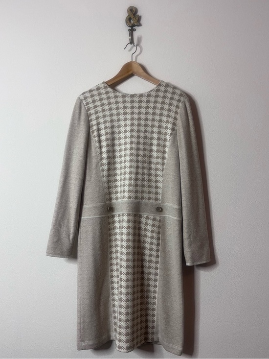 Worth Dresses & Skirts - Worth Beige Houndstooth Panel Long Sleeve Dress